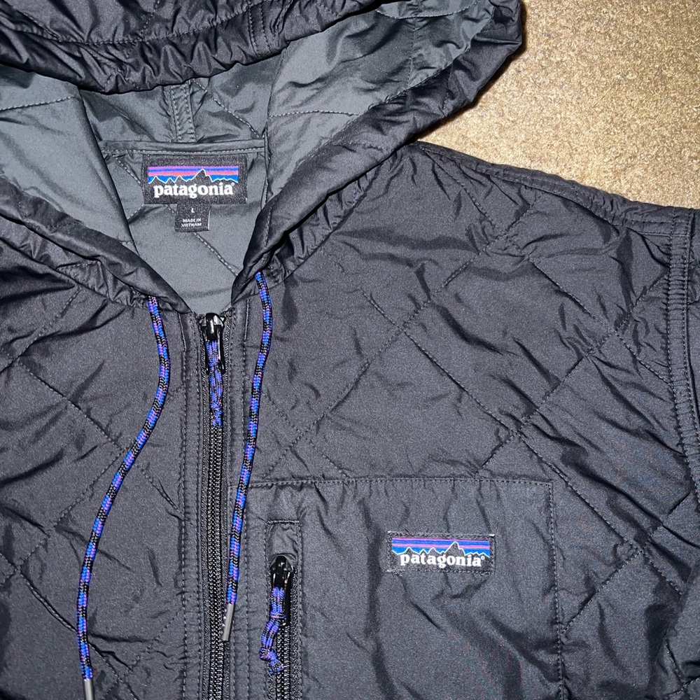Patagonia puffy jacket- black